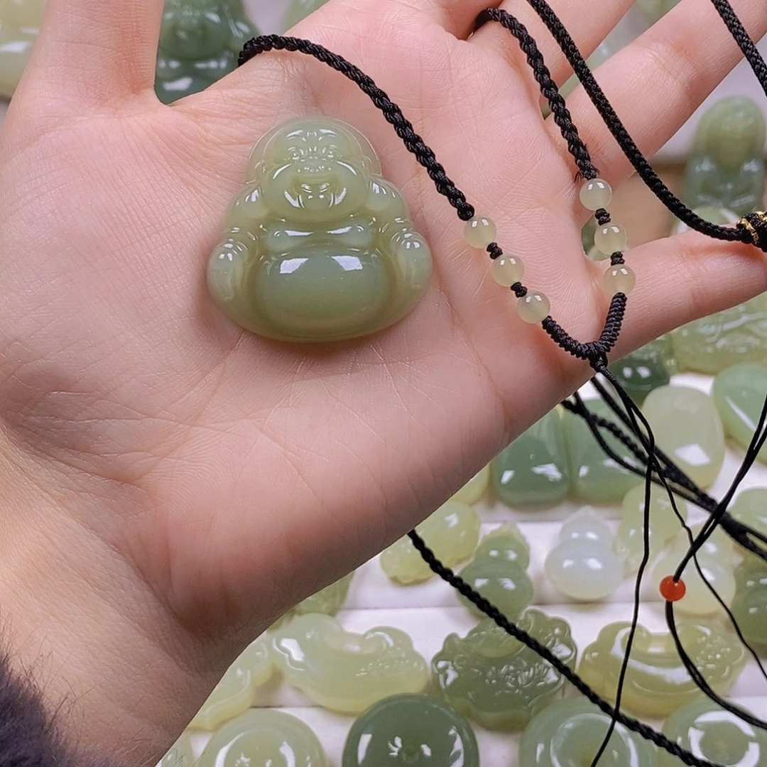 四***豆和田玉未镶嵌颈饰