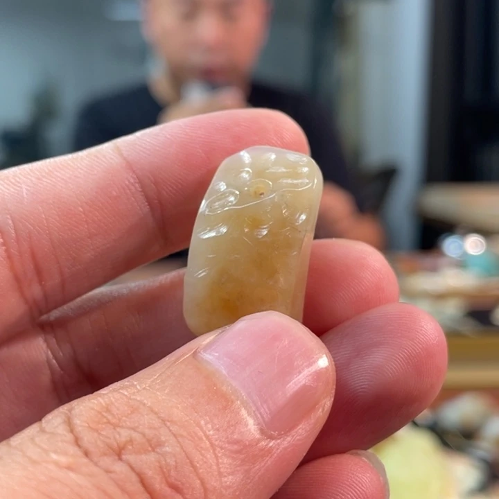 颈饰未镶嵌和田玉（糖玉）