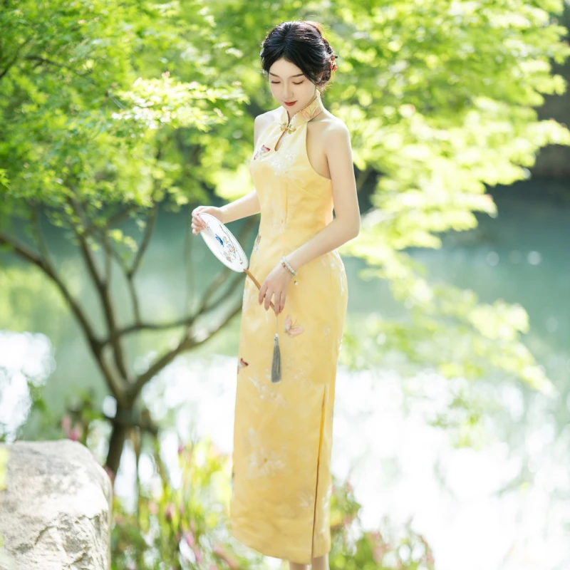 8861柠檬黄蝴蝶提花挂脖中国风旗袍新中式显瘦连衣裙质感约会晨袍