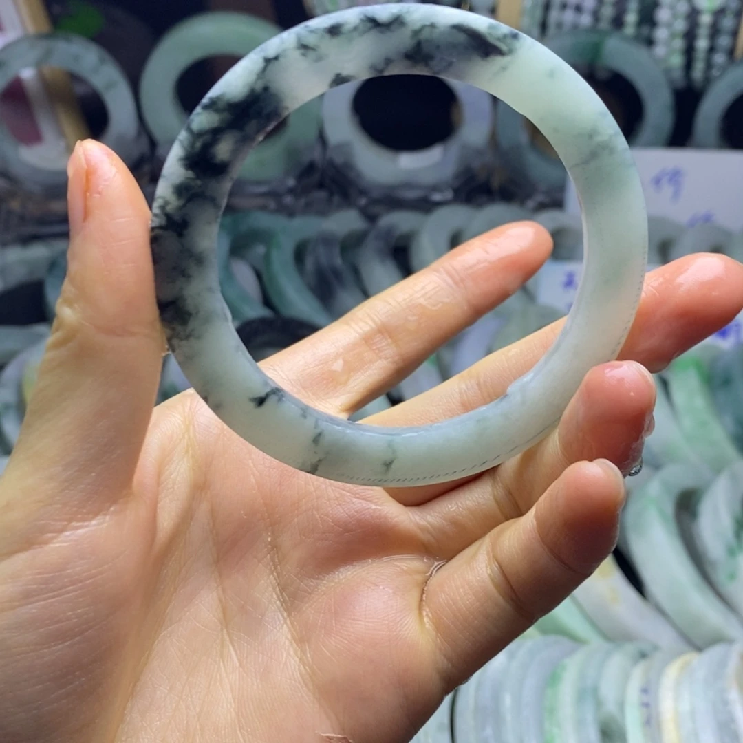 定制翡翠未镶嵌手镯