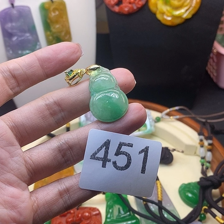 翡翠未镶嵌吊坠(赠链)