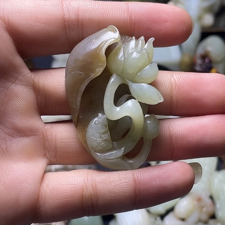 用***1和田玉（糖玉）未镶嵌颈饰