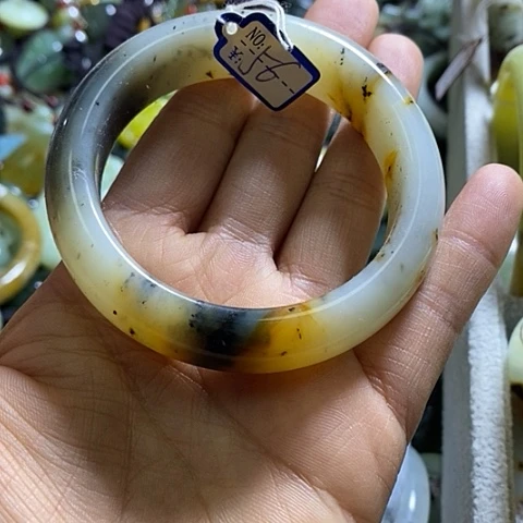 岫玉手镯未镶嵌56口径