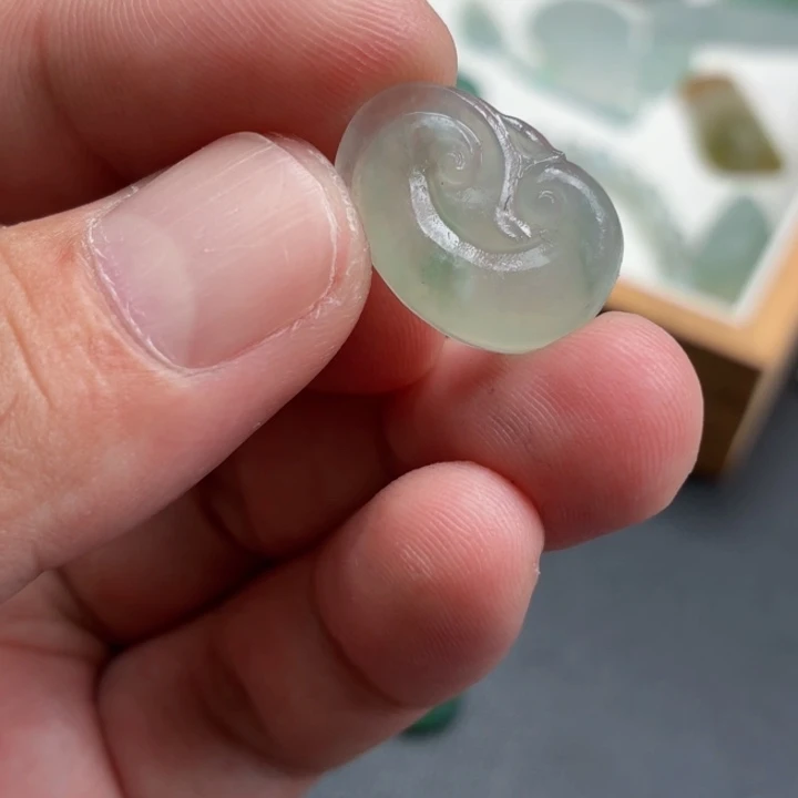 定制翡翠未镶嵌如意
