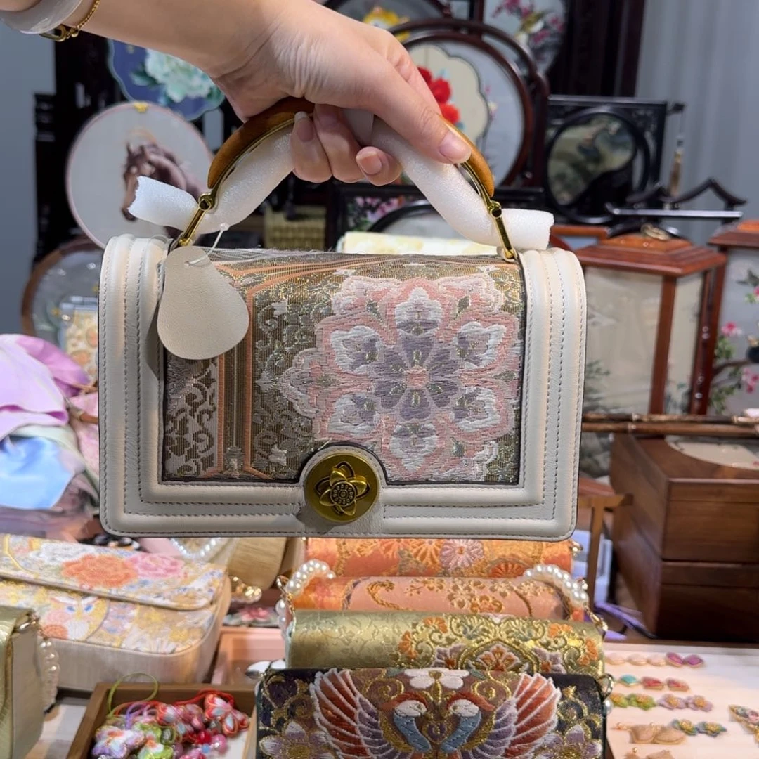 刺绣秃***贝纯手工工艺品