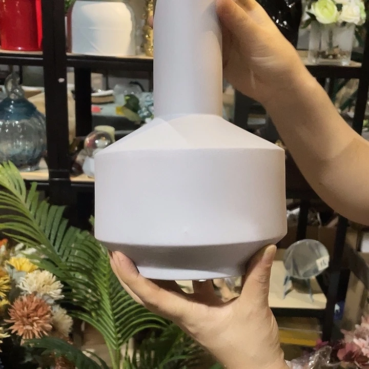 陶瓷花瓶部分（微瑕）