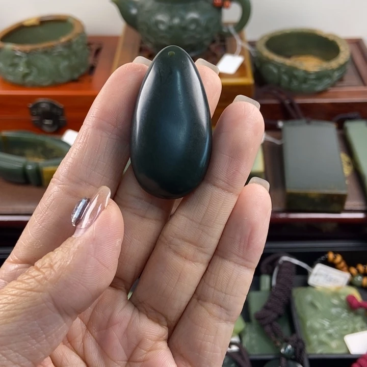 透闪石质玉未镶嵌挂件撒*锏