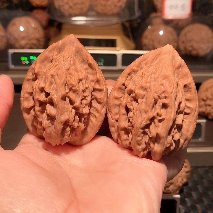 文玩核桃把件大红袍43尺45肚