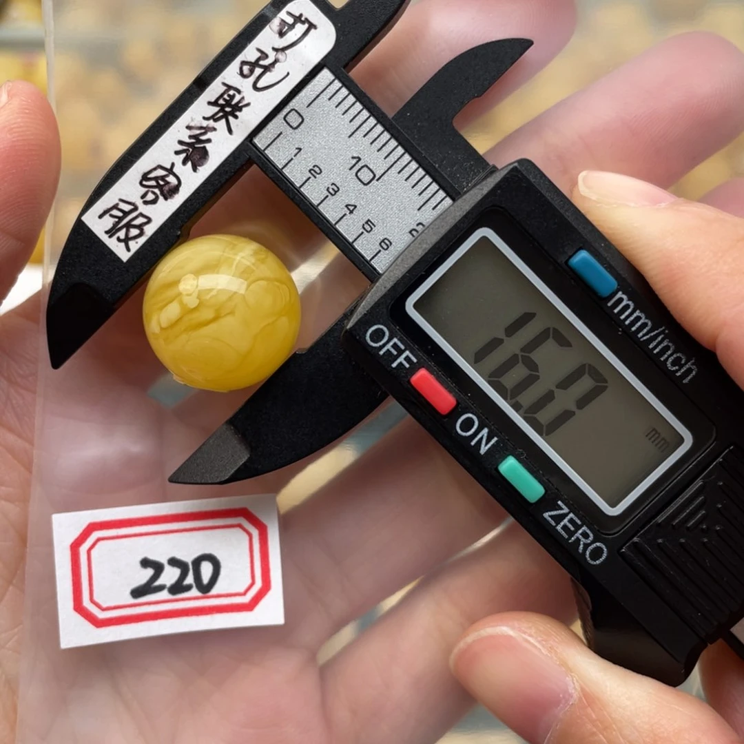 蜜蜡裸石未镶嵌莫***人