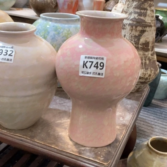 瓶景德镇陶瓷。景德镇陶瓷