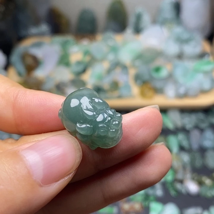 颈饰未镶嵌翡翠貔貅