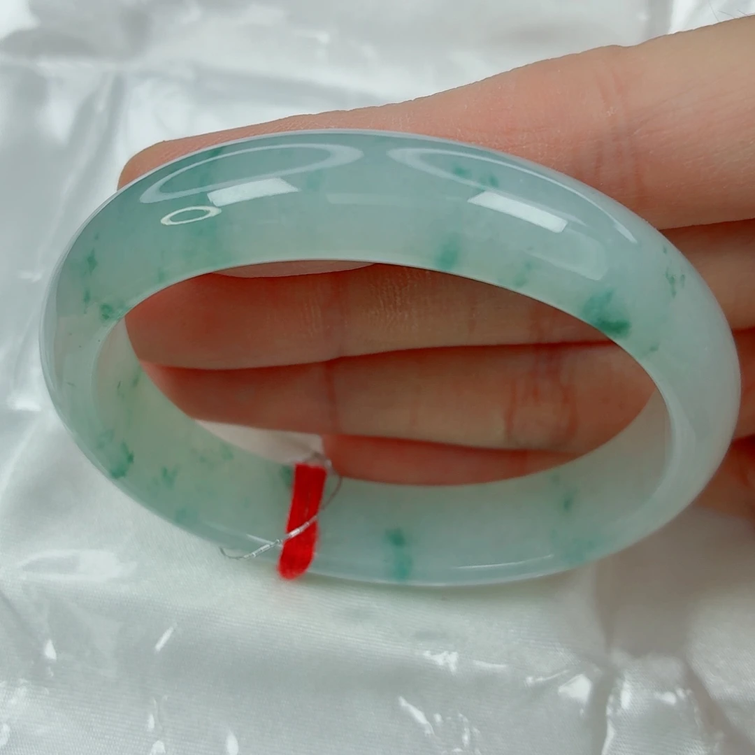 翡翠未镶嵌手镯53.3贵妃，冰润清透，清秀小绿花，小短颈，013