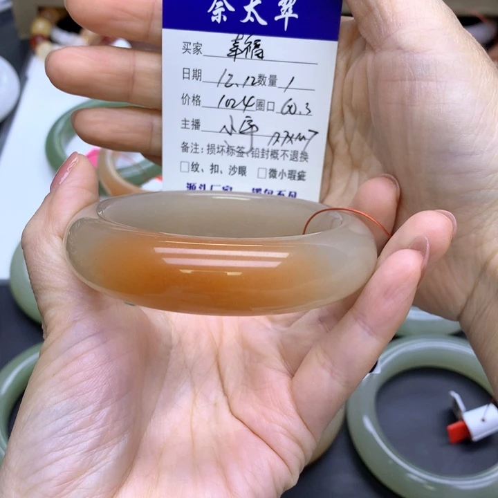 未镶嵌手镯石英质玉幸*