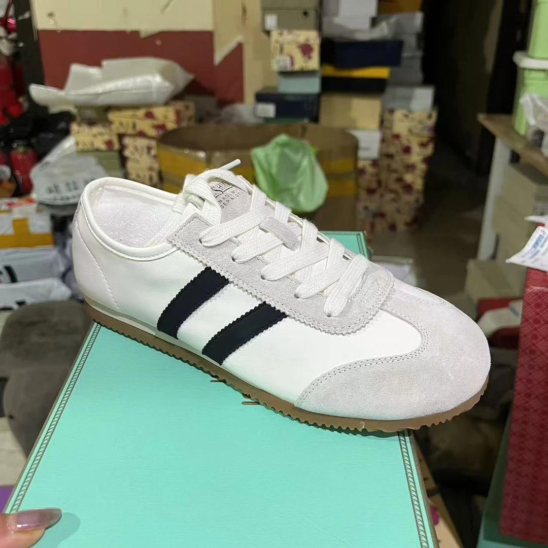 1676  软底平底休闲德训鞋