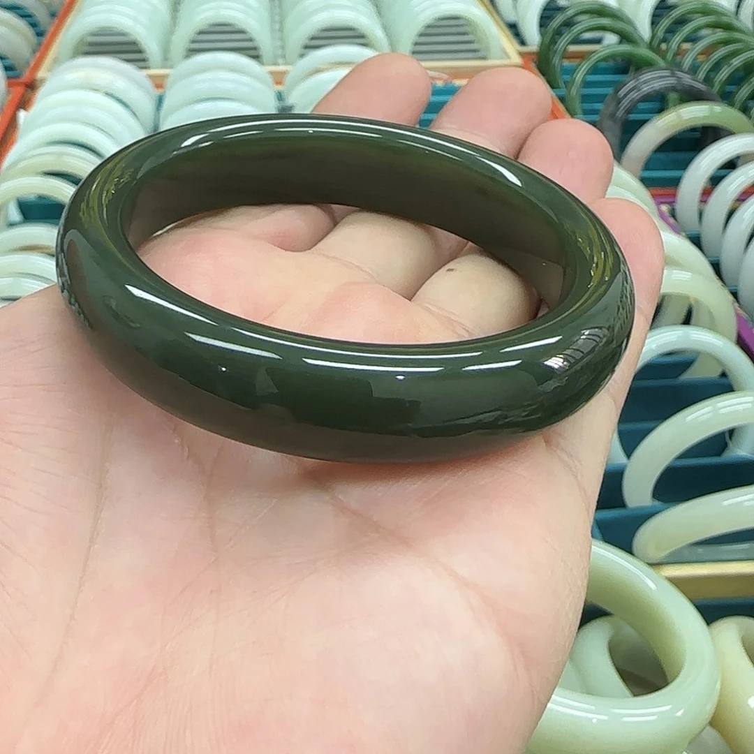 和田玉手镯未镶嵌万**空