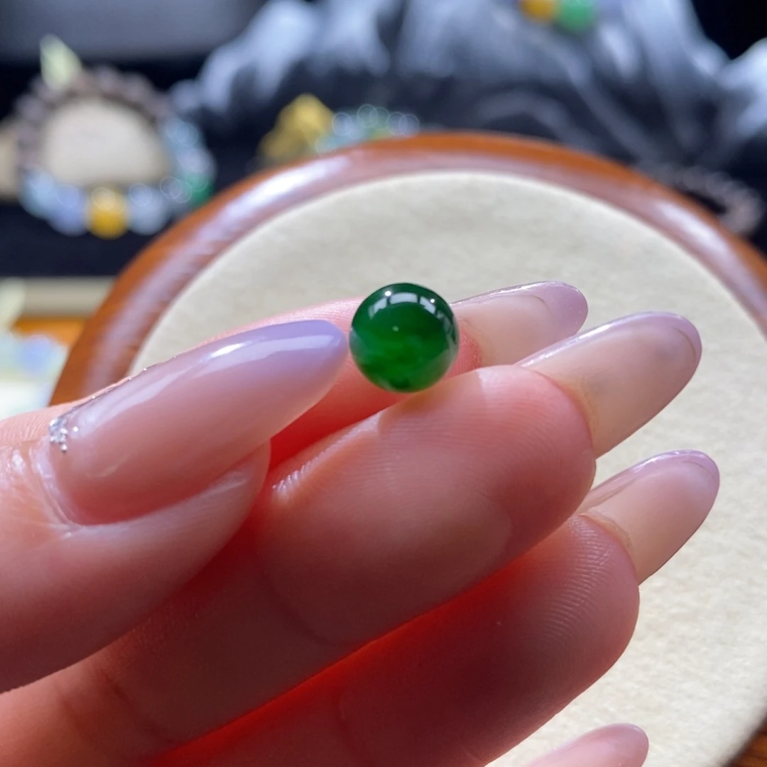 颈饰未镶嵌翡翠翡翠辣绿珠7.9mm