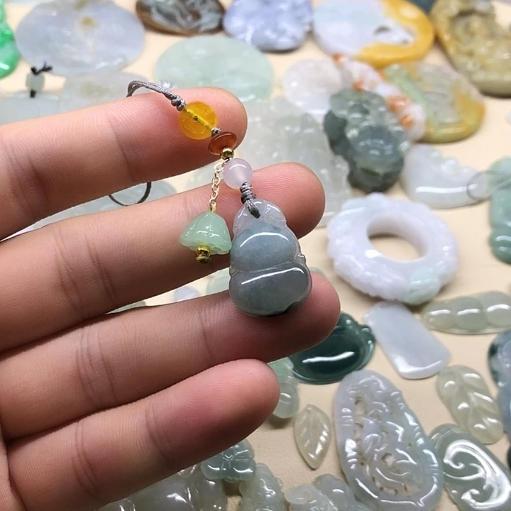 翡翠未镶嵌颈饰链接