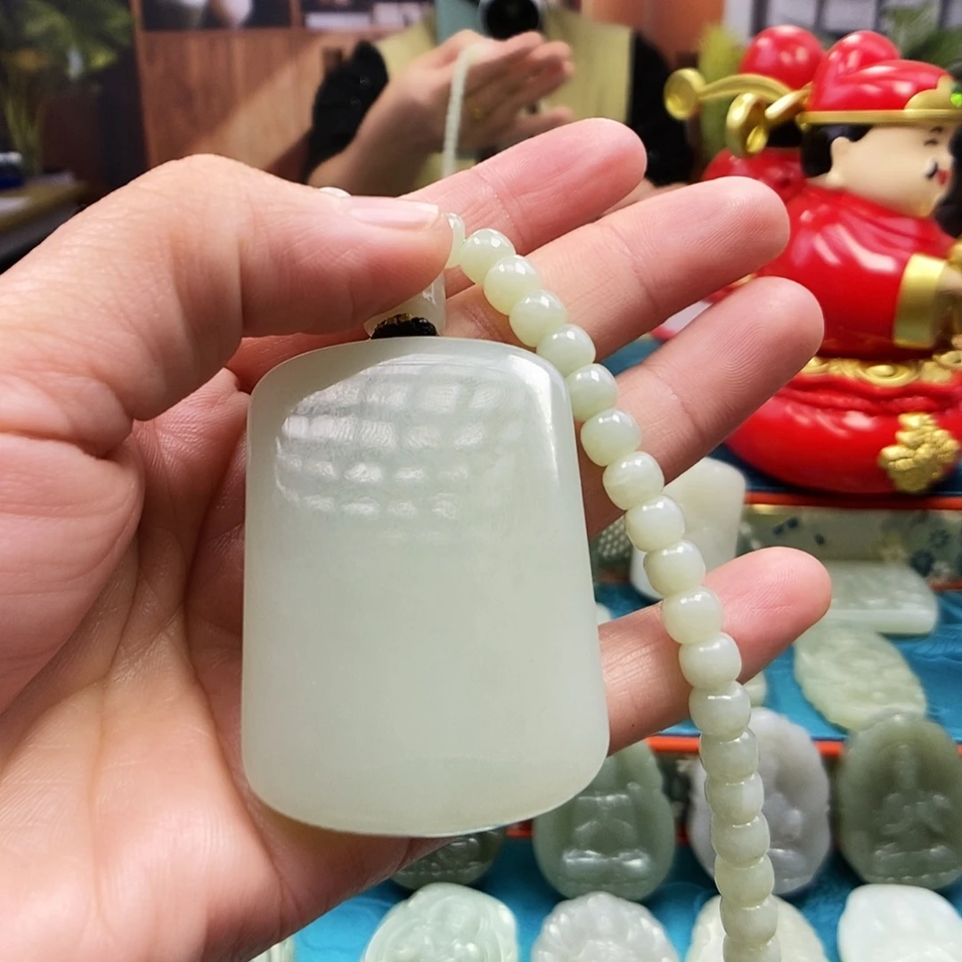 丫***头和田玉未镶嵌颈饰