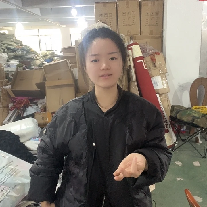 黑色刺绣m。  外套
