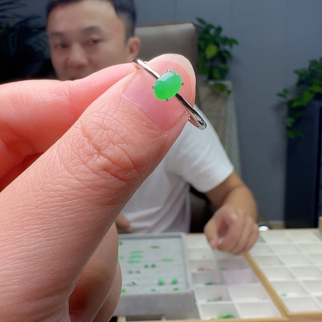 翡翠18K金镶嵌戒指天然