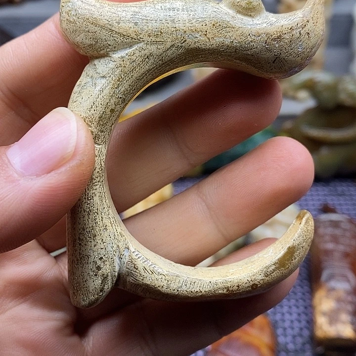 未镶嵌蛇纹石玉颈饰