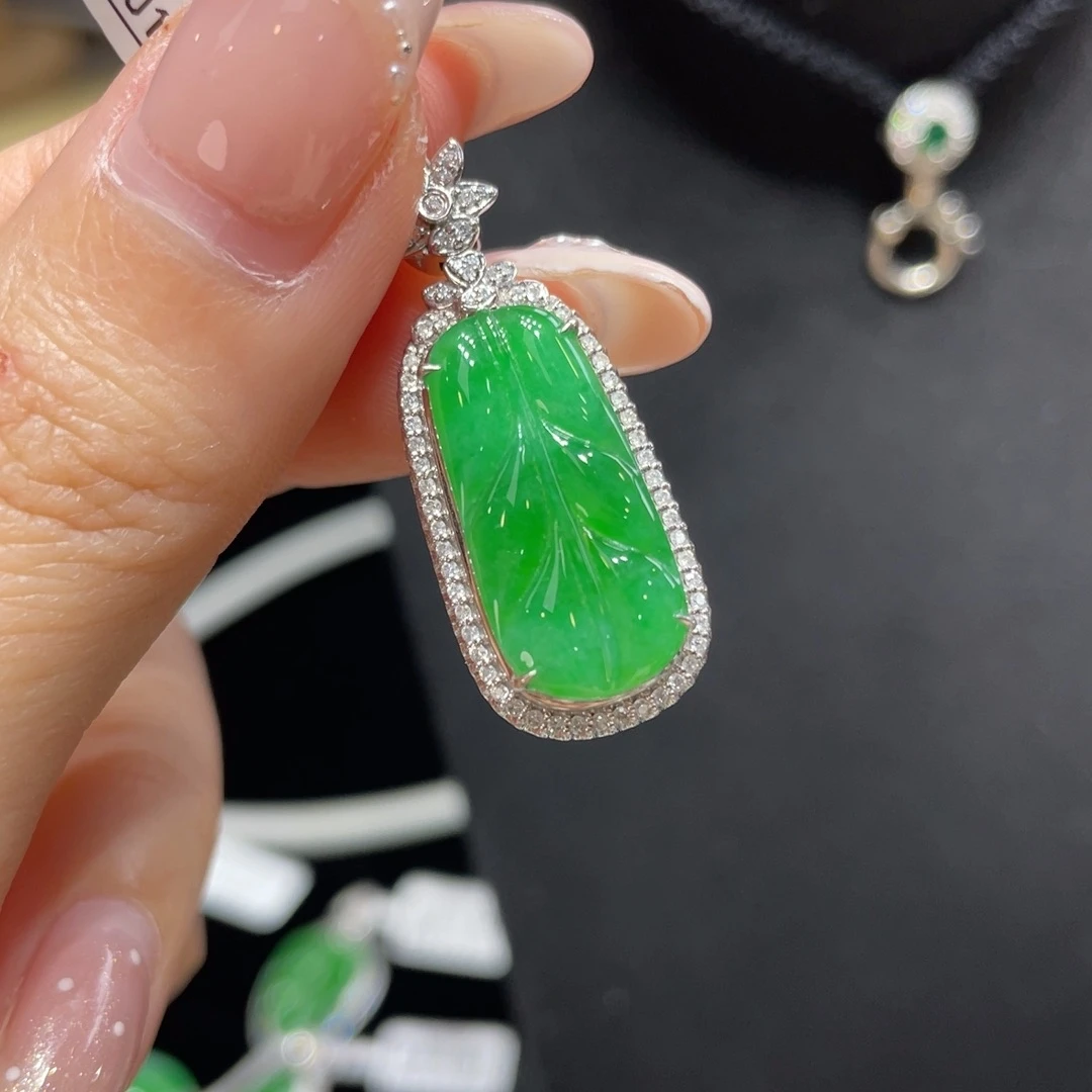 翡翠颈饰18K金镶嵌天然缅甸翡翠a货