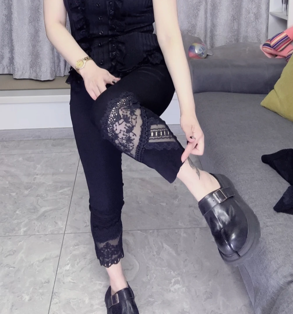 时尚显瘦松紧腰八分小黑裤