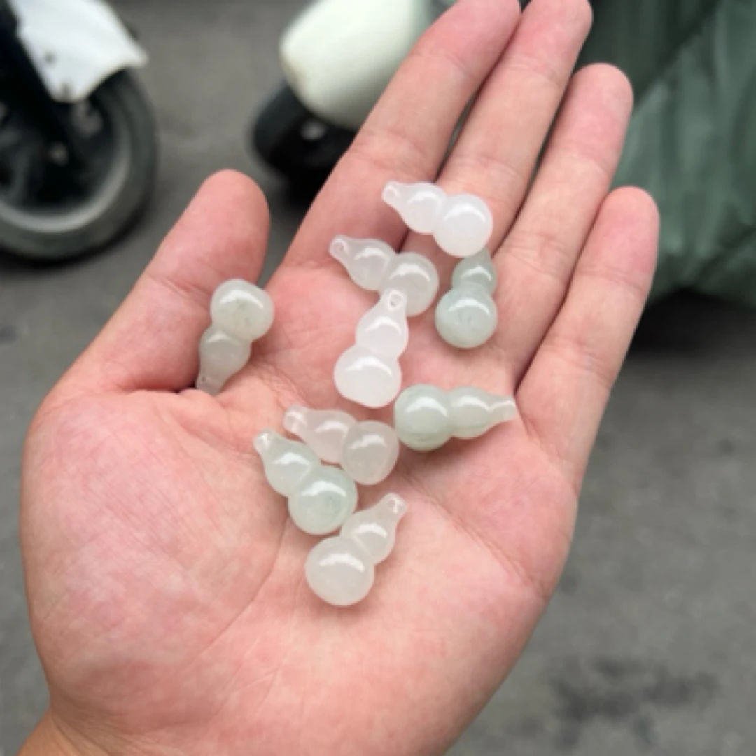 【天山翠葫芦】天然珠宝冰底飘绿花精美设计款佛公【多样性发一】