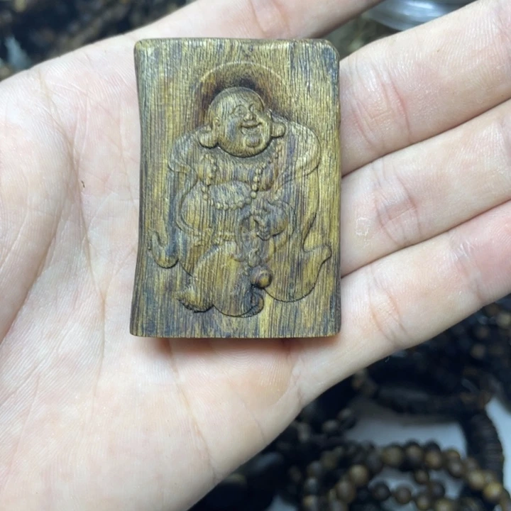 沉香沉香碎屑+高油脂雕刻牌子