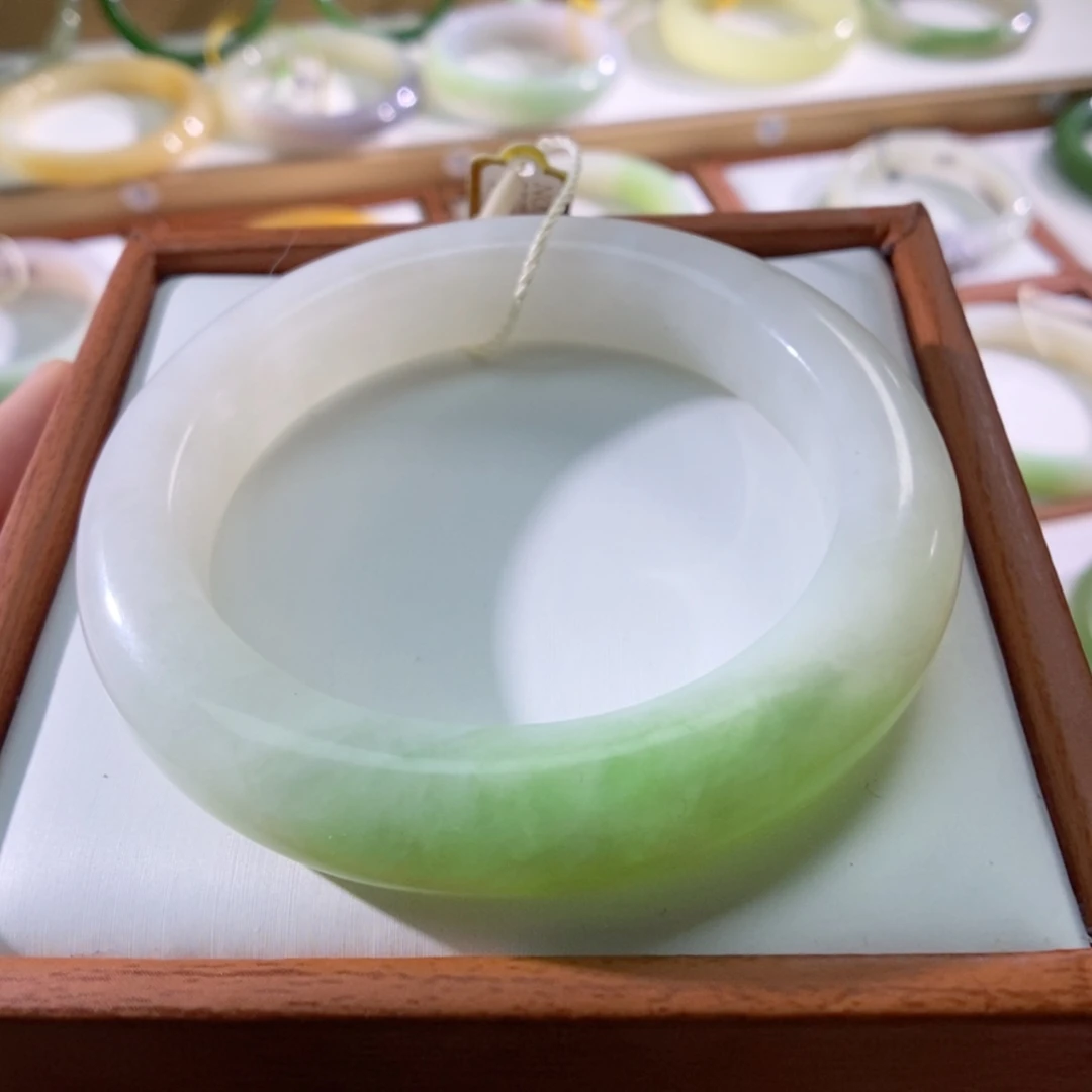 【闪购商品】未镶嵌手镯和田玉（翠青玉）