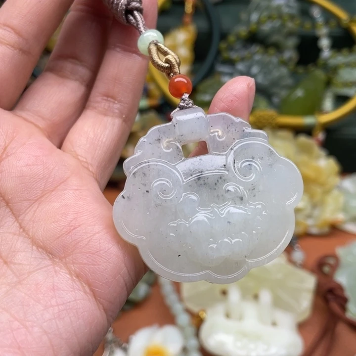 蛇纹石玉吊坠合金