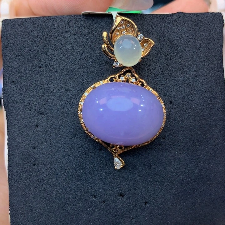 翡翠18K金镶嵌颈饰翡翠