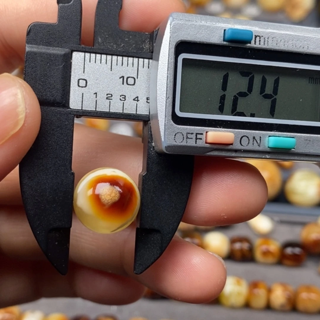 琥珀颈饰未镶嵌圆珠