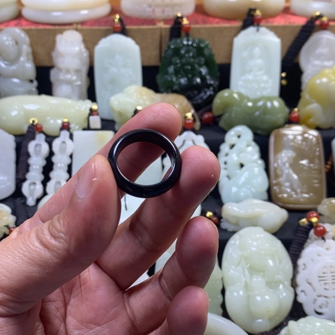 淡***定和田玉未镶嵌挂件