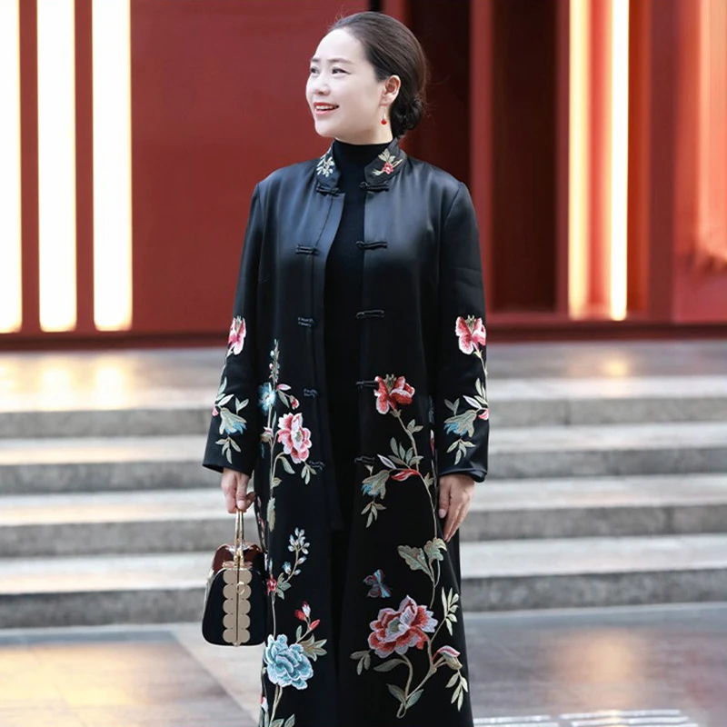 2025春夏新款国风盘扣长款外套名媛高端气质妈妈绣花真丝大码风衣