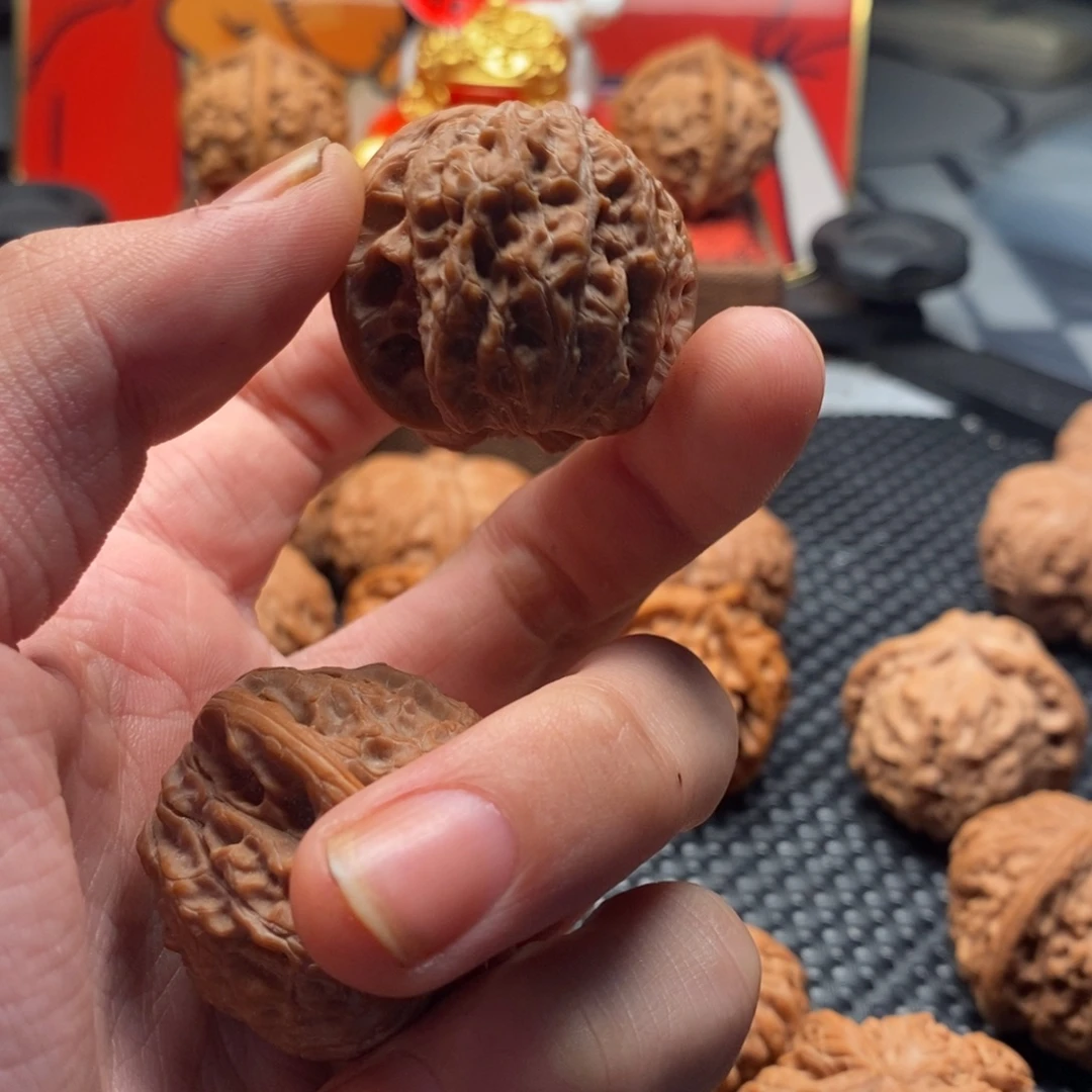 东***肉文玩核桃精品对血麒麟