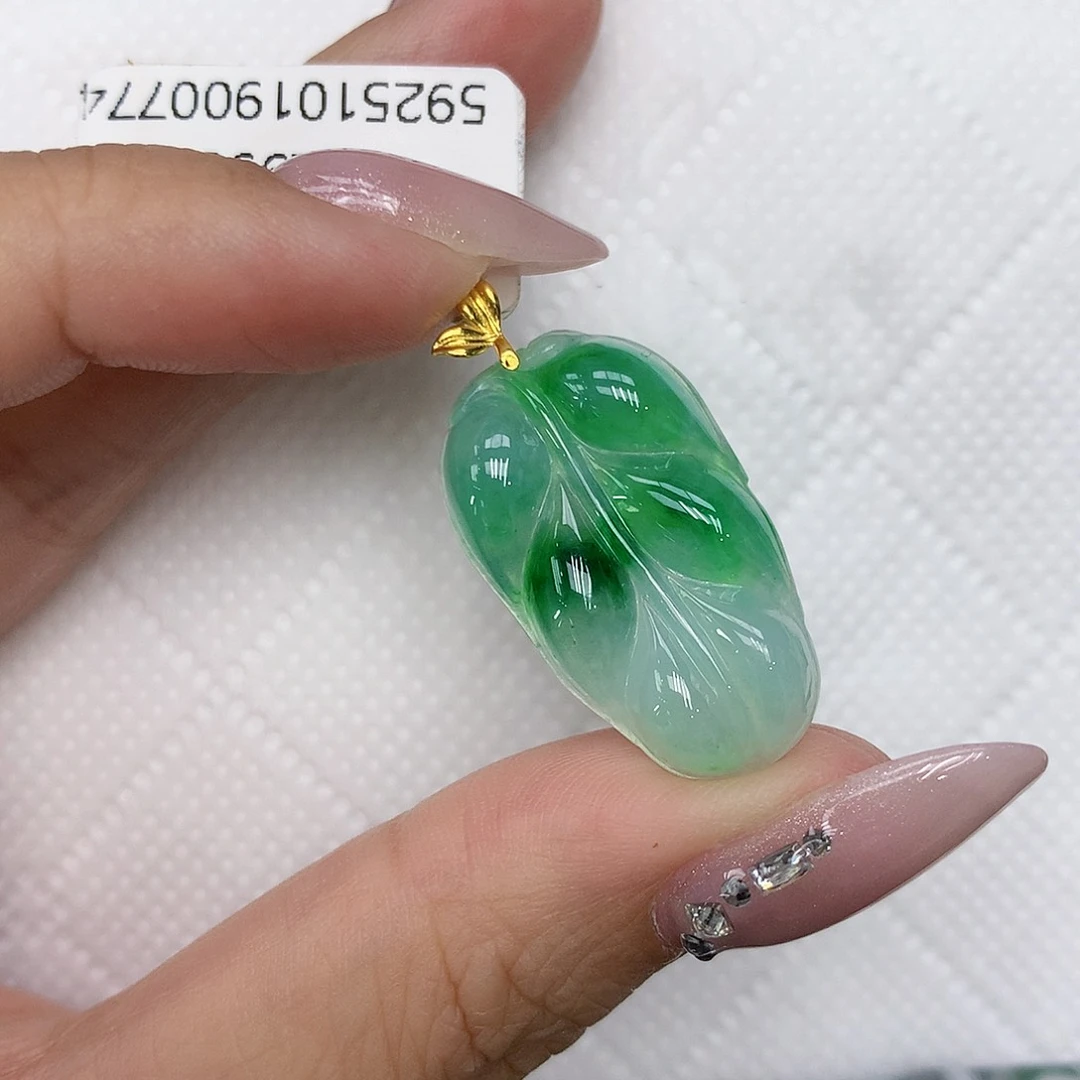 颈饰18K金镶嵌翡翠