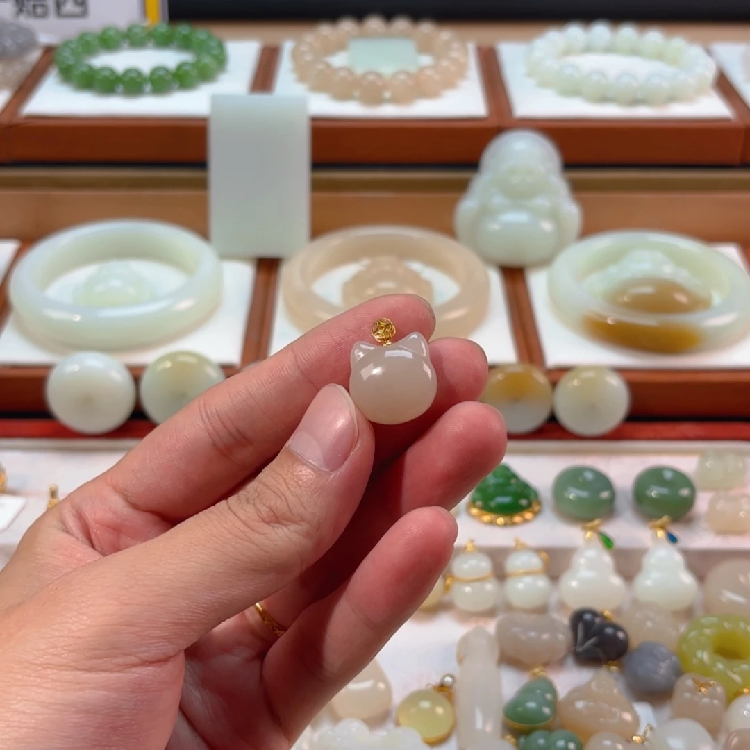 G***t和田玉未镶嵌颈饰