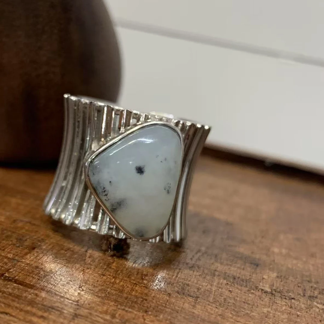 椿田•镶嵌宽版点墨戒圈