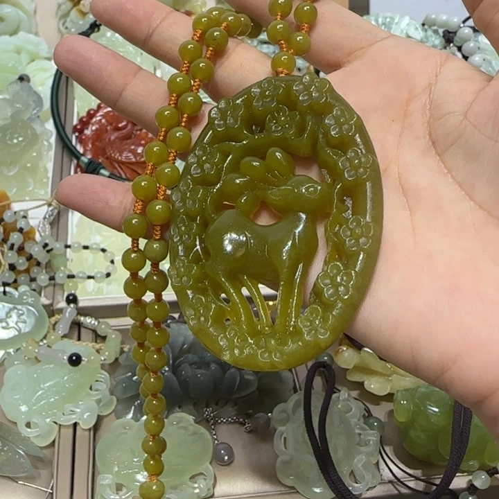 蛇纹石玉吊坠未镶嵌