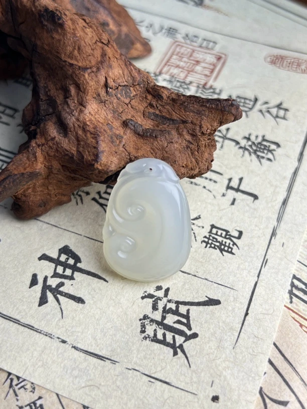 和田玉冰如意吊坠赠绳女款气质多样性发其一