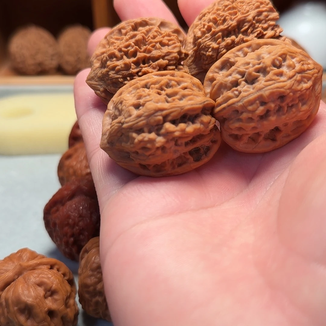 河***司文玩核桃把件山地满天星。野核