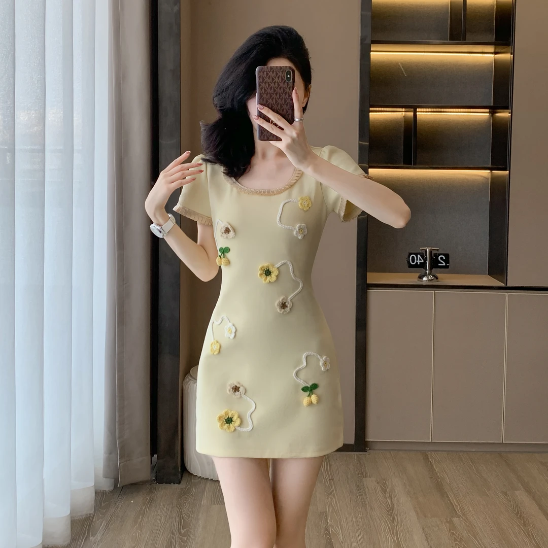 夏季新款法式复古立体花朵设计感连衣裙女小个子富家千金气质裙子