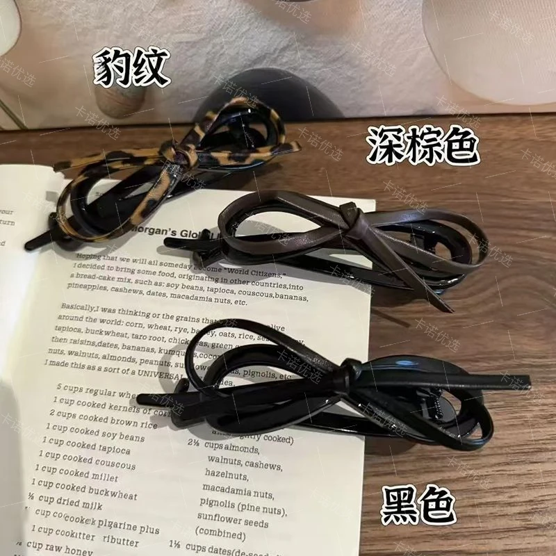 新品气质皮质蝴蝶结扭扭夹女后脑勺盘发高级感一字夹2024年新年女