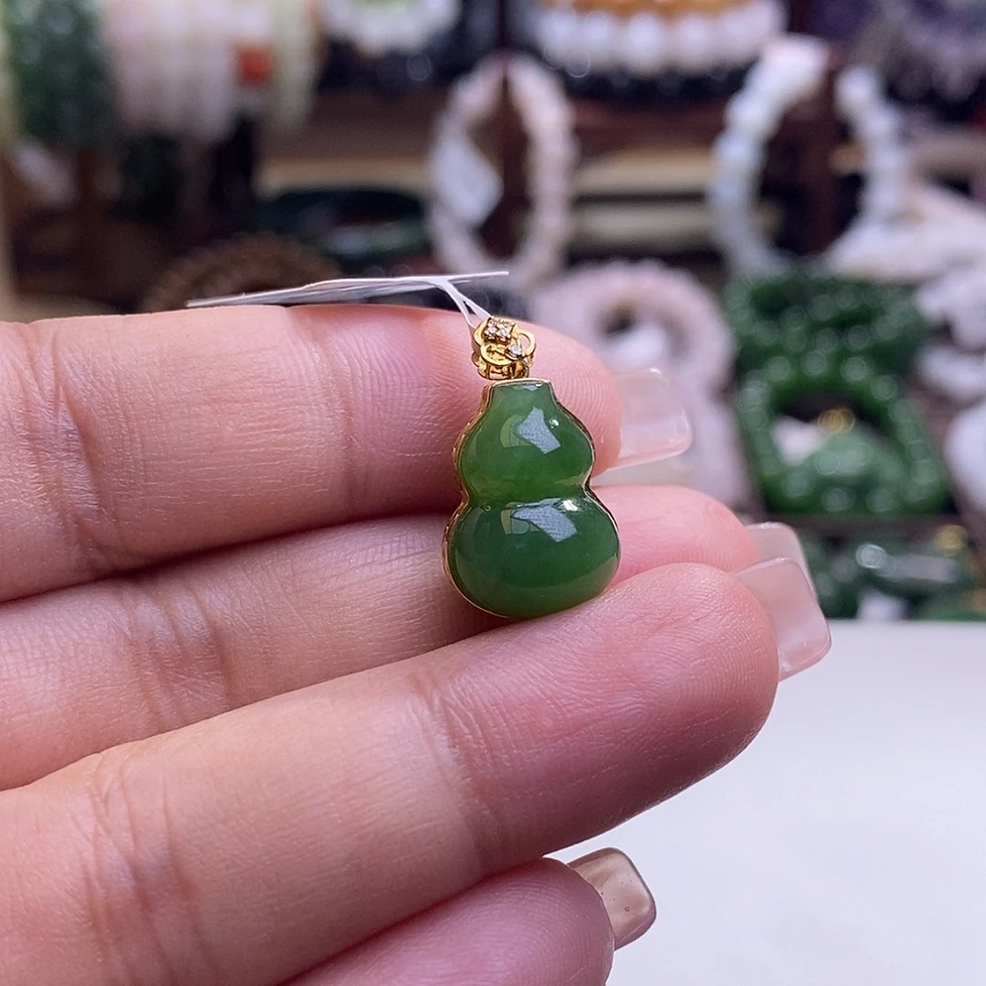 颈饰未镶嵌和田玉收藏级碧玉老矿料高冰阳绿金镶葫芦