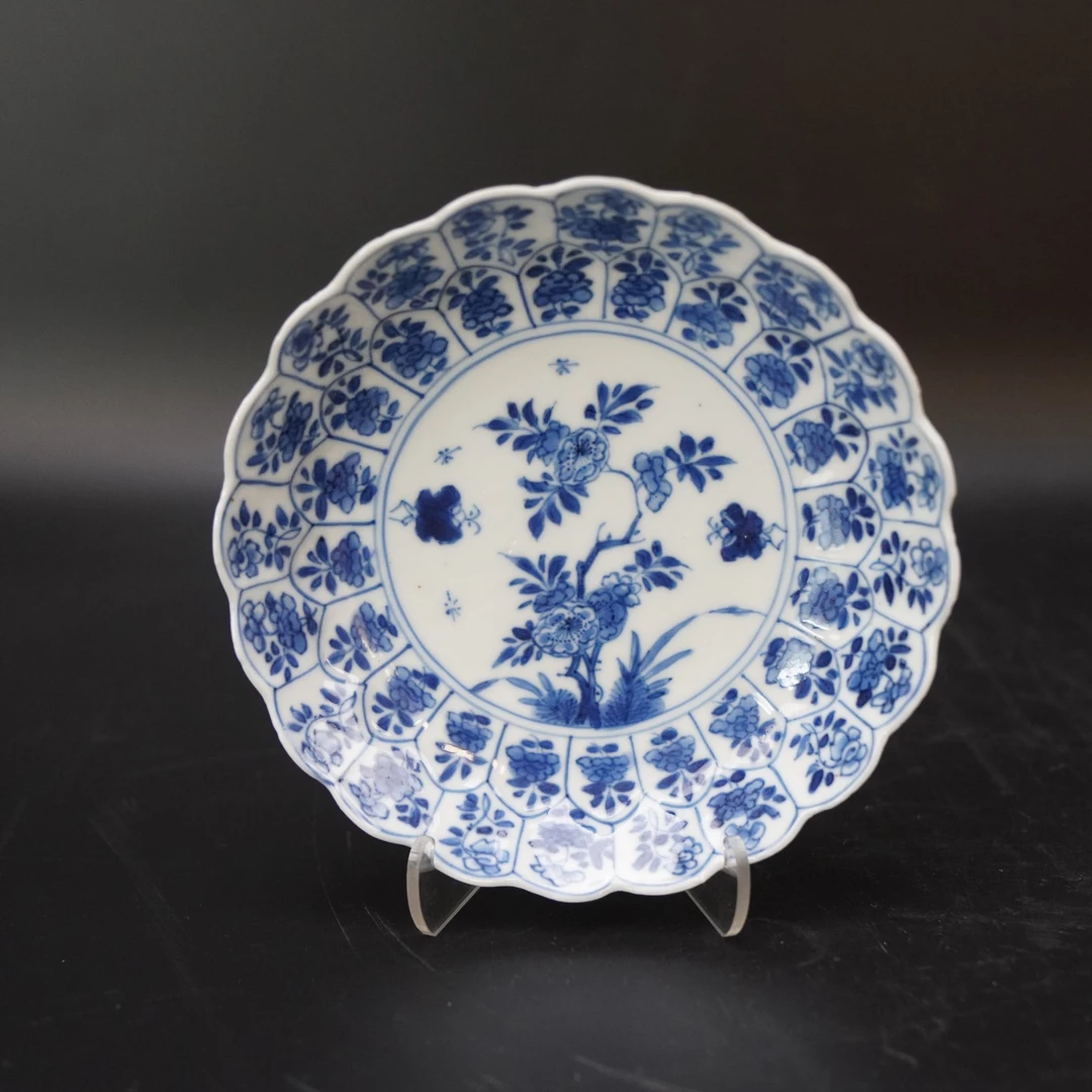 Lot.25081193清康熙青花开光花卉纹葵口碟 直径：约13.5cm