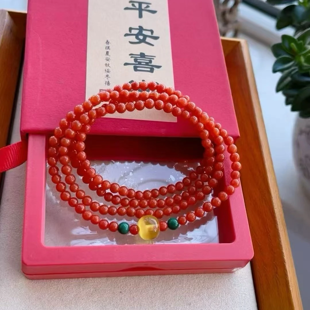 南红手链柿子红满肉高品保真四圈手链。中间配饰天然蜜蜡，孔雀石