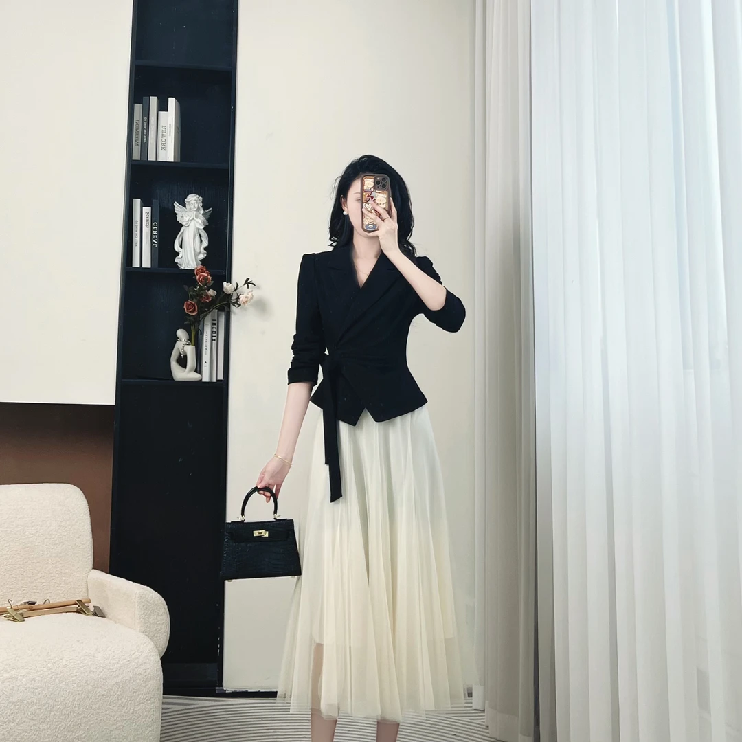拉夏贝尔/25秋新时尚气质显瘦优美女神上衣+网纱半身裙 10284 MQJ
