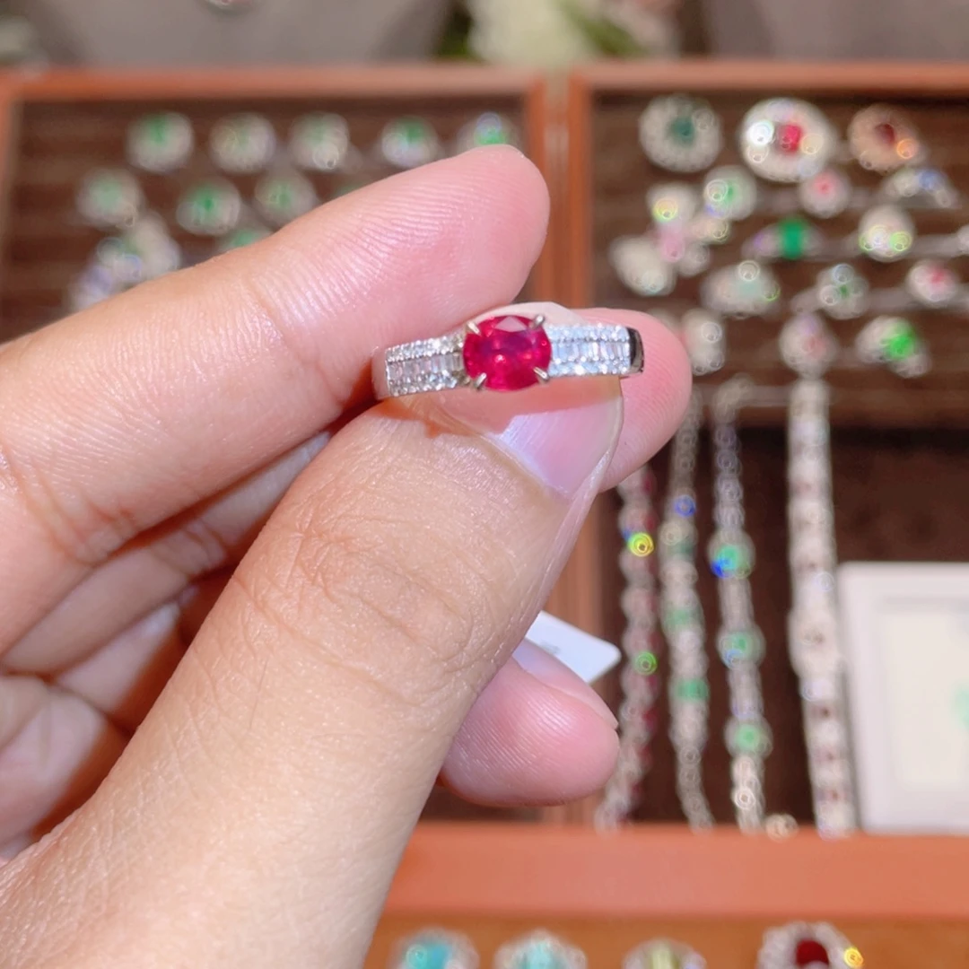 戒指18K金镶嵌红宝石1.09ct 无烧鸽血
