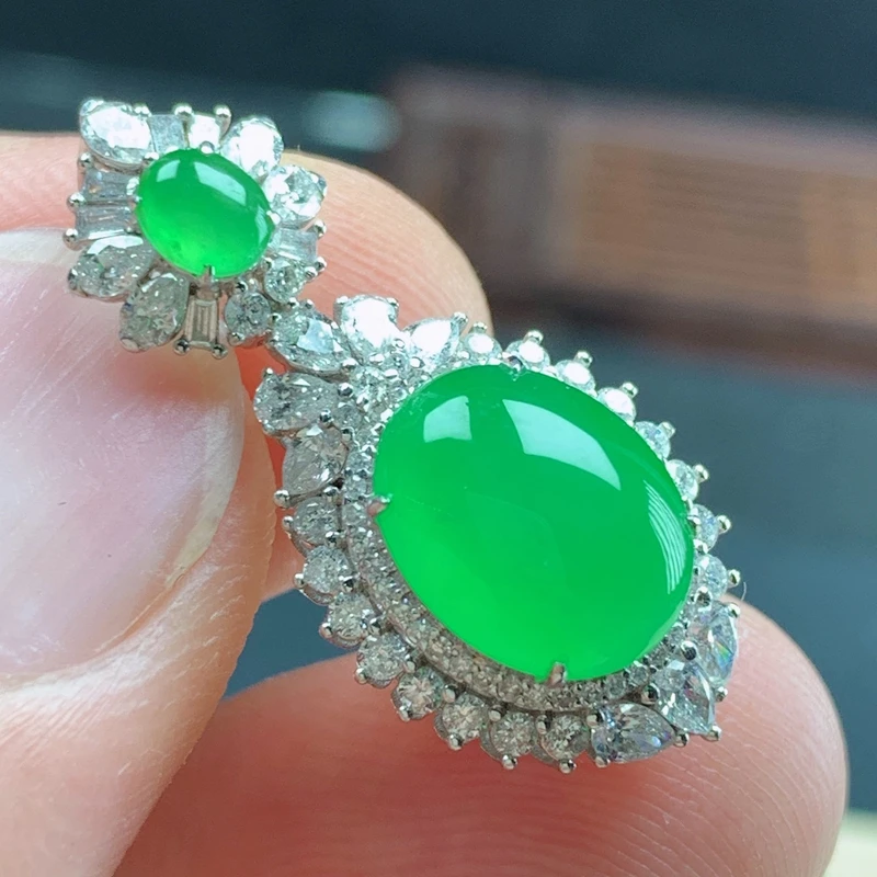 缅甸纯天然A货翡翠18K金豪华镶嵌阳绿色冰种吊坠女款时尚满钻精美